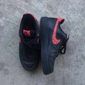 Black and red Air Force 1 men size 6 woman size 8